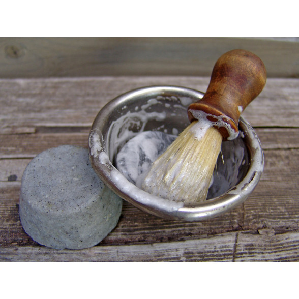 skūšanās ziepes ar melnajiem māliem